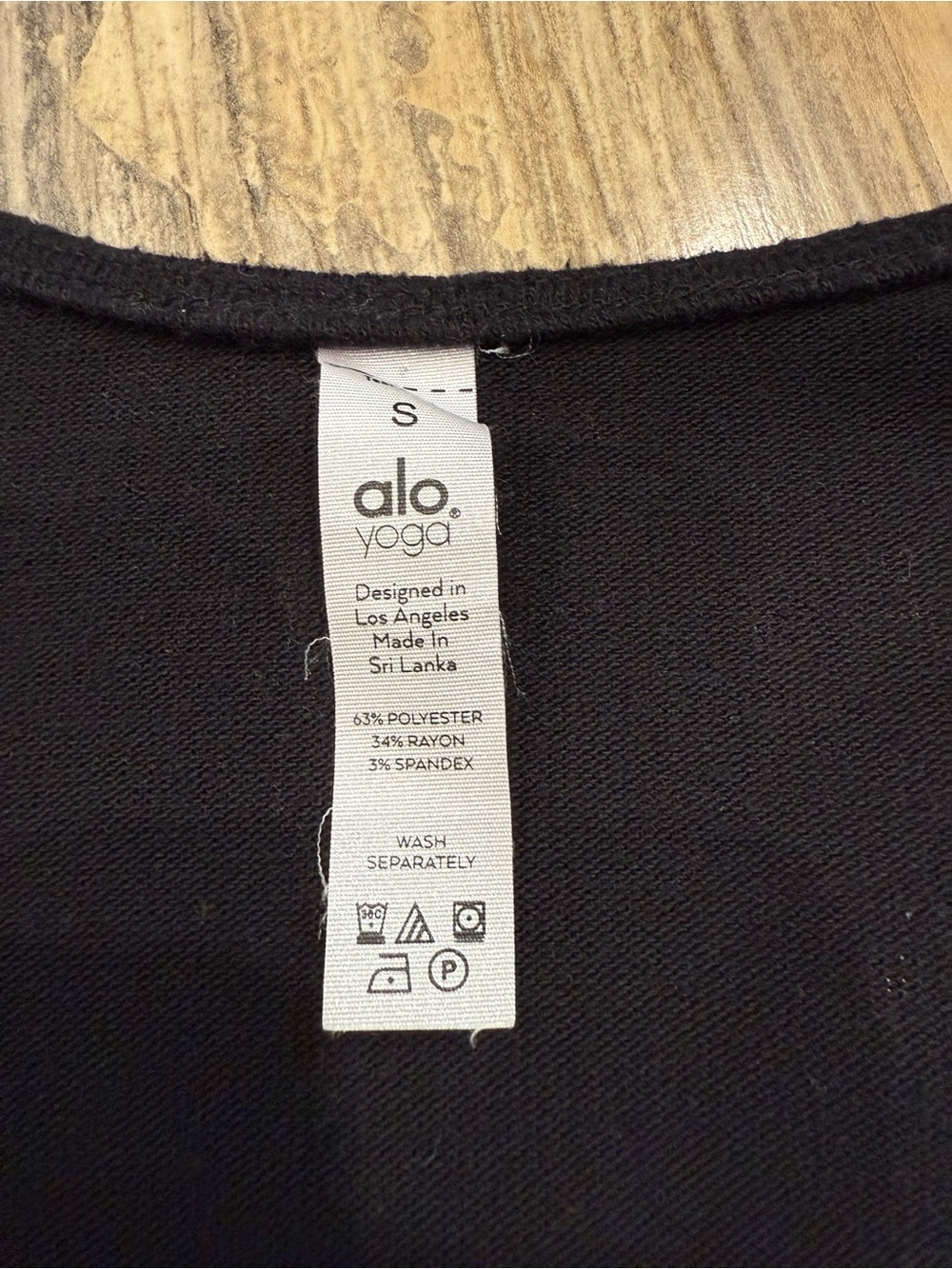ALO Amelia Luxe Long Sleeve Crop Top - Black - Picture 4 of 5